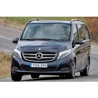 Privater Transfer von Wien nach Prag mit Zwischenstopp im Schloss Lednice