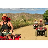 ATV Abseits ausgetretener Pfade zum unberührten Strand