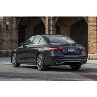 Ankunft Privater Transfer vom Amsterdamer Hafen nach Amsterdam City in einem Luxusauto