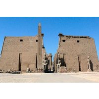 „Luxors Ostufer: Eine Reise durch die Geschichte