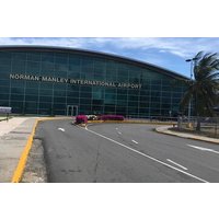 Hin- und Rückfahrt mit dem Flughafentaxi von Kingston zu den Hotels RIU Ocho Rios und Moon Palace