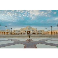 Abu Dhabi Private Tour mit Qasr Al Watan & Gold Cappuccino im Emirates Palace
