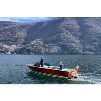 Kreuzfahrt auf dem Comer See mit einem Vintage-Motorboot aus Holz mit Open Bar