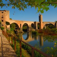 Besalu, Banyoles-See und Garrotxa-Vulkane in kleiner Gruppe ab Girona