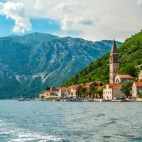 Exklusive Schnellboot-Tour in der Bucht von Kotor mit Mittagessen und Strand