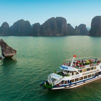 Ganztägige 5-Sterne-Luxuskreuzfahrttour durch die Halong-Bucht mit Mittagsbuffet