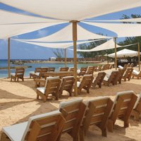Ocho Rios: Bamboo Beach Club mit Spezialitäten-Mittagessen und Cocktails