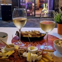 Geführte, unterhaltsame Weinprobe mit Quizspielen, Neapel