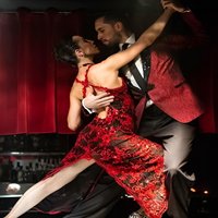 Rojo Tango Show Ticket mit privatem Transfer vom Hafen und Hotels in Buenos Aires